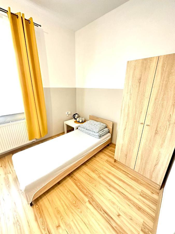 Orzelek Hostel Gniezno Exterior foto